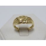 9ct gold ring, 2.8g.