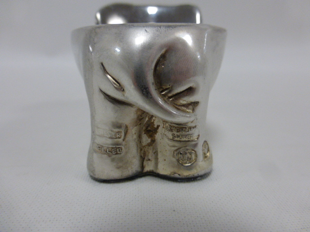 Novelty child's silver egg cup in the form of an Elephant marked Sterling silver and stamped with a - Image 3 of 4