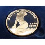 Silver medal (5 troy oz) depicting a naked Marilyn Monroe 1926-1962, in fitted box.