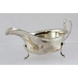 VINERS LIMITED A GEORGIAN DESIGN SILVER GRAVY BOAT, Sheffield 1935, 106g.