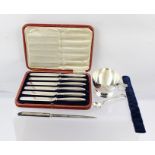 A CASED SET OF SIX SILVER HANDLED TEA KNIVES, Sheffield 1915, in crimson presentation case, together