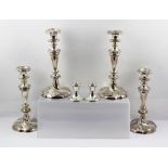 W.I. BROADWAY & CO. A PAIR OF LATE 20TH CENTURY BIRMINGHAM SILVER DWARF CANDLESTICKS, 6.5cm high,