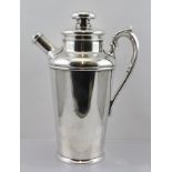 AN EARLY 20TH CENTURY EPBM TEA/COFFEE/COCKTAIL SHAKER having scroll handle and built in sieve to