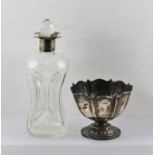 WILLIAM HUTTON & SONS LTD. A SILVER COLLARED, FOUR POURING GLUG DECANTER with stopper, Birmingham