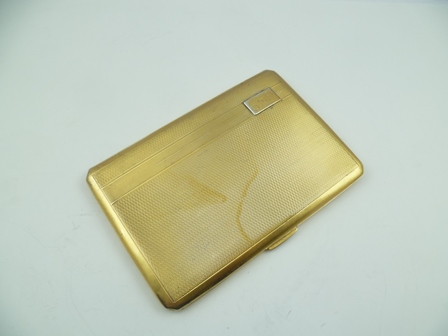 SMITH & BARTLAM A HEAVY ENGINE TURNED SILVER GILT CIGARETTE CASE, 199g.