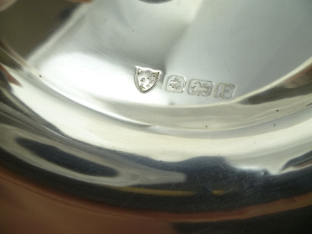 J.B. CHATTERLEY AND SONS LTD. A 20TH CENTURY SILVER MUFFIN DISH with domed cover, fitted inner tray, - Image 3 of 4