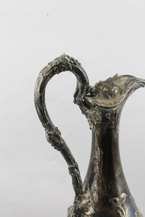 EDWARD and JOHN BARNARD. A 19TH CENTURY SILVER CLARET JUG of tear drop form with fruiting vine - Image 2 of 8