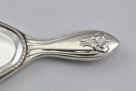 DIMIER BROS AN EDWARDIAN SILVER LADY'S HAND MIRROR, fancy shape having pressed Art Nouveau floral - Image 5 of 5