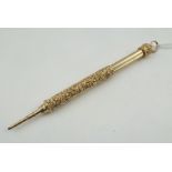 W.S. HICKS, NEW YORK AN ORNATE 18CT GOLD PROPELLING PENCIL