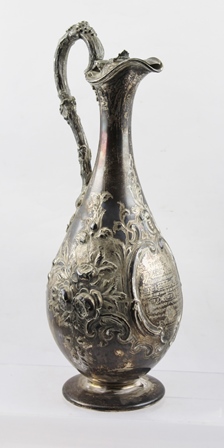 EDWARD and JOHN BARNARD. A 19TH CENTURY SILVER CLARET JUG of tear drop form with fruiting vine