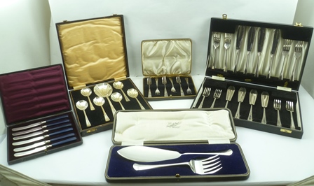 A QUANTITY OF CASED SILVER PLATE includes; fish servers, fish eaters etc.