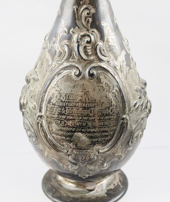 EDWARD and JOHN BARNARD. A 19TH CENTURY SILVER CLARET JUG of tear drop form with fruiting vine - Image 5 of 8