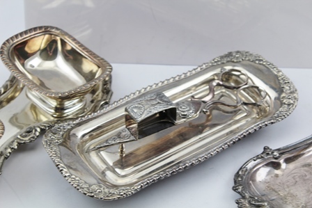 A SELECTION OF SILVER PLATED ITEMS to include; an Old Sheffield plate inkwell desk stand, a - Image 5 of 6