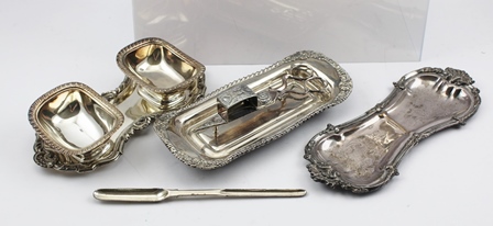 A SELECTION OF SILVER PLATED ITEMS to include; an Old Sheffield plate inkwell desk stand, a - Image 3 of 6