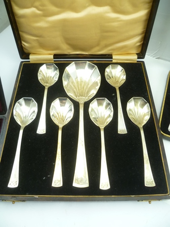 A QUANTITY OF CASED SILVER PLATE includes; fish servers, fish eaters etc. - Image 4 of 6