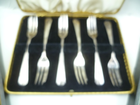 A QUANTITY OF CASED SILVER PLATE includes; fish servers, fish eaters etc. - Image 5 of 6