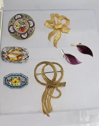 A "TRIFARI" BOW FORM COSTUME BROOCH, a CAMEO, three micro mosaic BROOCHES and other items of COSTUME - Image 2 of 5