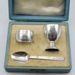 ROBERT EDGAR STONE AN "ASPREY" STAMPED AND CASED, MID 20TH CENTURY CHILD'S SILVER SET, includes