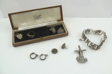 VARIOUS ITEMS OF MARCASITE AND OTHER COSTUME JEWELLERY, includes a windmill brooch