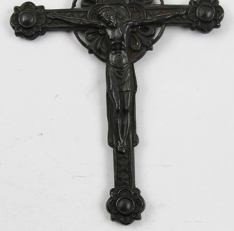 A CIRCA 1900 BRONZED CRUCIFIX, Madonna and Child verso, 8cm high, on ring suspension and - Image 3 of 5