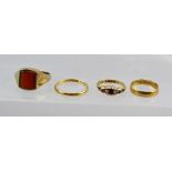 A SELECTION OF GOLD JEWELLERY comprising; two 22ct gold wedding bands, a 9ct gold gentleman's signet