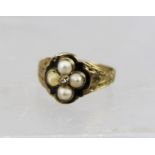 A GEORGIAN GOLD ENAMEL RING set four pearls and central diamond, size L 1/2