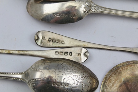 A MID 20TH CENTURY SILVER EGG CUP AND SPOON, cased, Birmingham 1954, together with various silver - Image 7 of 9