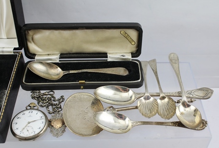 A MID 20TH CENTURY SILVER EGG CUP AND SPOON, cased, Birmingham 1954, together with various silver - Image 2 of 9