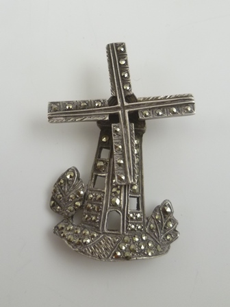 VARIOUS ITEMS OF MARCASITE AND OTHER COSTUME JEWELLERY, includes a windmill brooch - Image 3 of 4