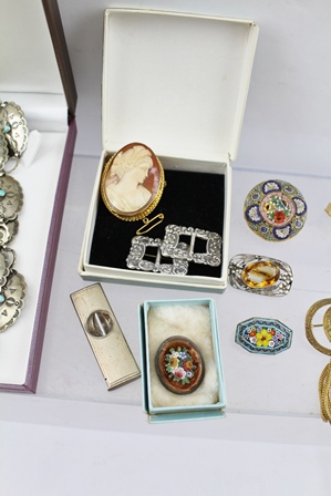 A "TRIFARI" BOW FORM COSTUME BROOCH, a CAMEO, three micro mosaic BROOCHES and other items of COSTUME - Image 3 of 5