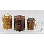 A 19TH CENTURY STRAW WORK TEA CADDY/CANISTER, decoratively inlaid, the cover with turned bone