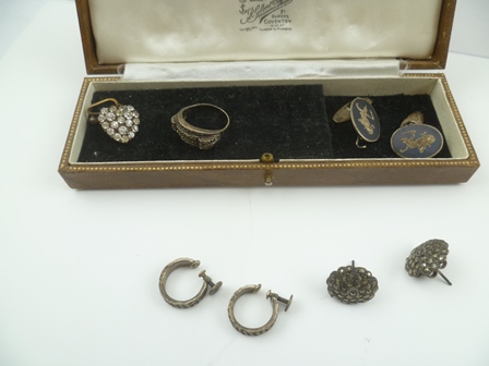 VARIOUS ITEMS OF MARCASITE AND OTHER COSTUME JEWELLERY, includes a windmill brooch - Image 4 of 4