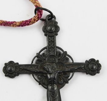 A CIRCA 1900 BRONZED CRUCIFIX, Madonna and Child verso, 8cm high, on ring suspension and - Image 2 of 5