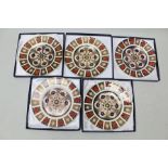 A COLLECTION OF SIX ROYAL CROWN DERBY "IMARI" PATTERNED PLATES, 27cm diameter,