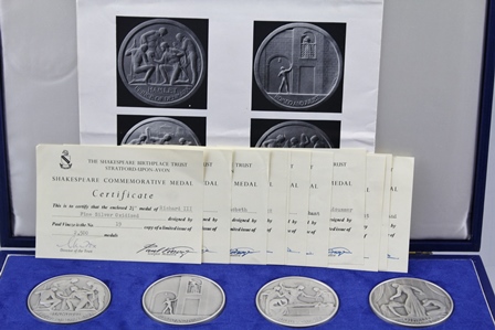 PAUL VINCZE A PRESENTATION SET OF TWELVE SHAKESPEARE COMMEMORATIVE SILVER MEDALLIONS PREPARED BY THE - Image 2 of 8