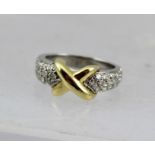AN 18CT GOLD X-SHAPED RING set with diamonds, stamped "18k" and "plat", size M 1/2