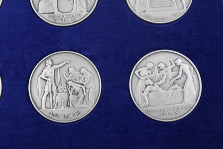 PAUL VINCZE A PRESENTATION SET OF TWELVE SHAKESPEARE COMMEMORATIVE SILVER MEDALLIONS PREPARED BY THE - Image 6 of 8