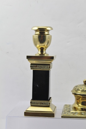 A PAIR OF EARLY 20TH CENTURY, POSSIBLY FRENCH, BRASS MOUNTED AND POLISHED STONE CANDLESTICKS, each - Image 2 of 4