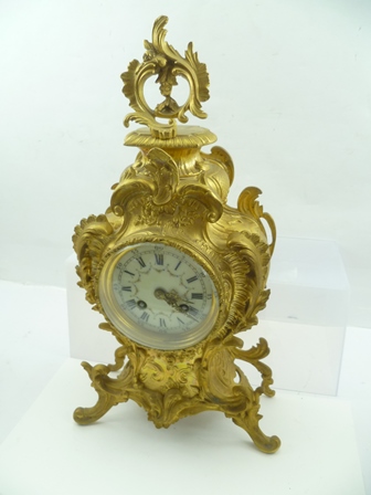 A LATE 19TH CENTURY GILT METAL FRENCH CLOCK GARNITURE GROUP, comprising the central clock, flanked - Image 3 of 6