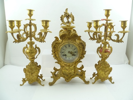 A LATE 19TH CENTURY GILT METAL FRENCH CLOCK GARNITURE GROUP, comprising the central clock, flanked - Image 2 of 6