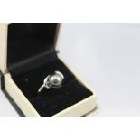 AN 18K WHITE GOLD "TAHITIAN" PEARL RING, stamped "18k", size M 1/2
