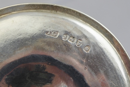 THOMAS GIBBARD A GEORGE III SILVER TAPER STICK HOLDER of chamber stick design, with snuffer and ring - Image 4 of 4