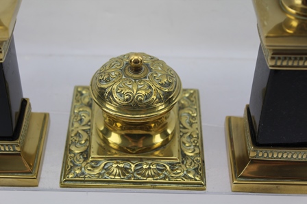 A PAIR OF EARLY 20TH CENTURY, POSSIBLY FRENCH, BRASS MOUNTED AND POLISHED STONE CANDLESTICKS, each - Image 3 of 4