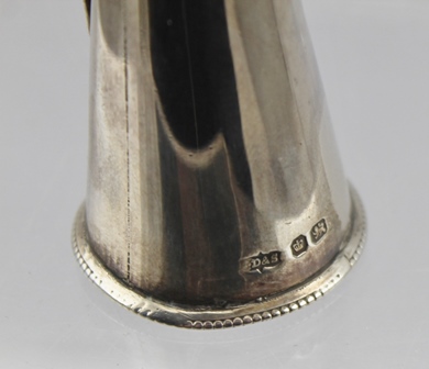JAMES DIXON & SONS LIMITED A LATE VICTORIAN SILVER CHAMBERSTICK, the base with bell husk and - Bild 2 aus 3