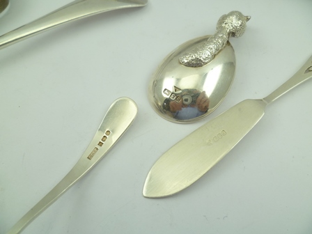 ATKIN BROTHERS A GEORGIAN DESIGN SILVER STILTON SCOOP, Hanoverian handle, Sheffield 1929, together - Bild 2 aus 4