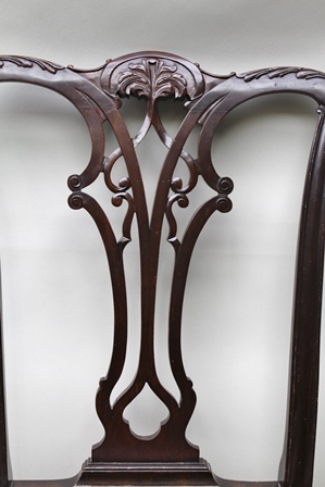 A PAIR OF LATE 19TH CENTURY CHIPPENDALE DESIGN MAHOGANY SINGLE CHAIRS with carved pierced back - Image 4 of 4