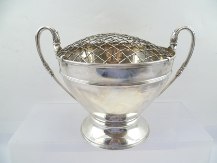 COOPER BROS. A SILVER TWO-HANDLED ROSE BOWL, having wire drop-in top, twin swept handles with