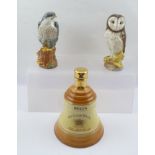 WHYTE & MACKAY SCOTCH WHISKY PEREGRINE FALCON AND BARN OWL DECANTERS 17cm high, together with a WADE