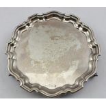 EDWARD VINER A MID 20TH CENTURY GEORGIAN DESIGN SILVER WAITER having pie-crust rim, raised on