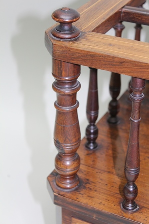 A 19TH CENTURY ROSEWOOD CANTERBURY with decorative inlaid frame, spindle gallery supports, the box - Bild 4 aus 4